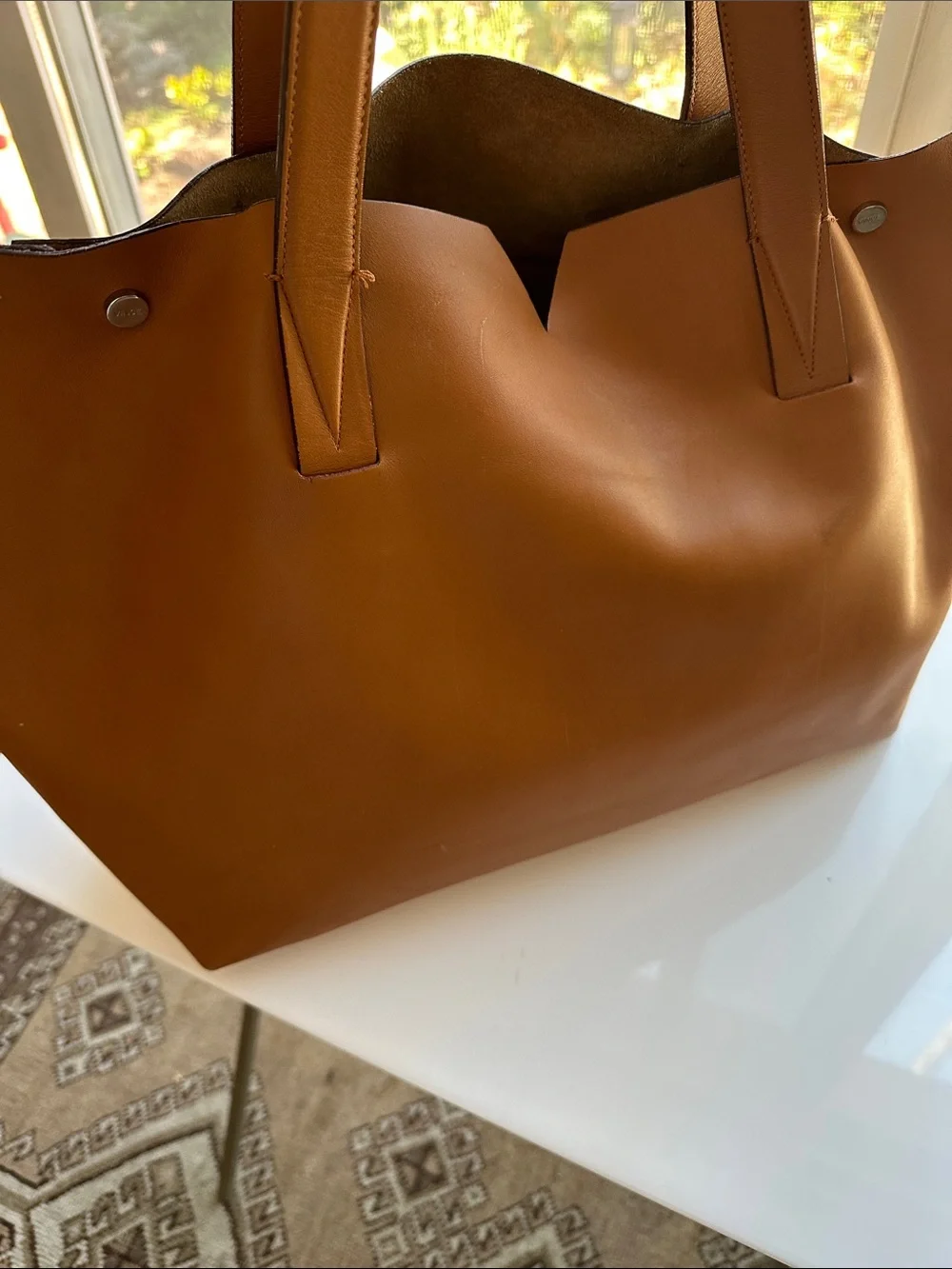 Vince minimalist cognac
